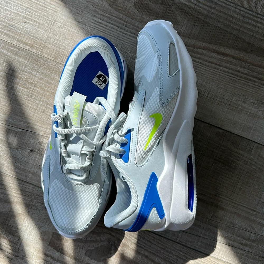 Nike air max bolt 6Y or 7 women